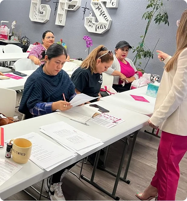 Personas participando en un taller del Mapa de Propósito Be MEE, enfocado en autoconexión y descubrimiento personal.
